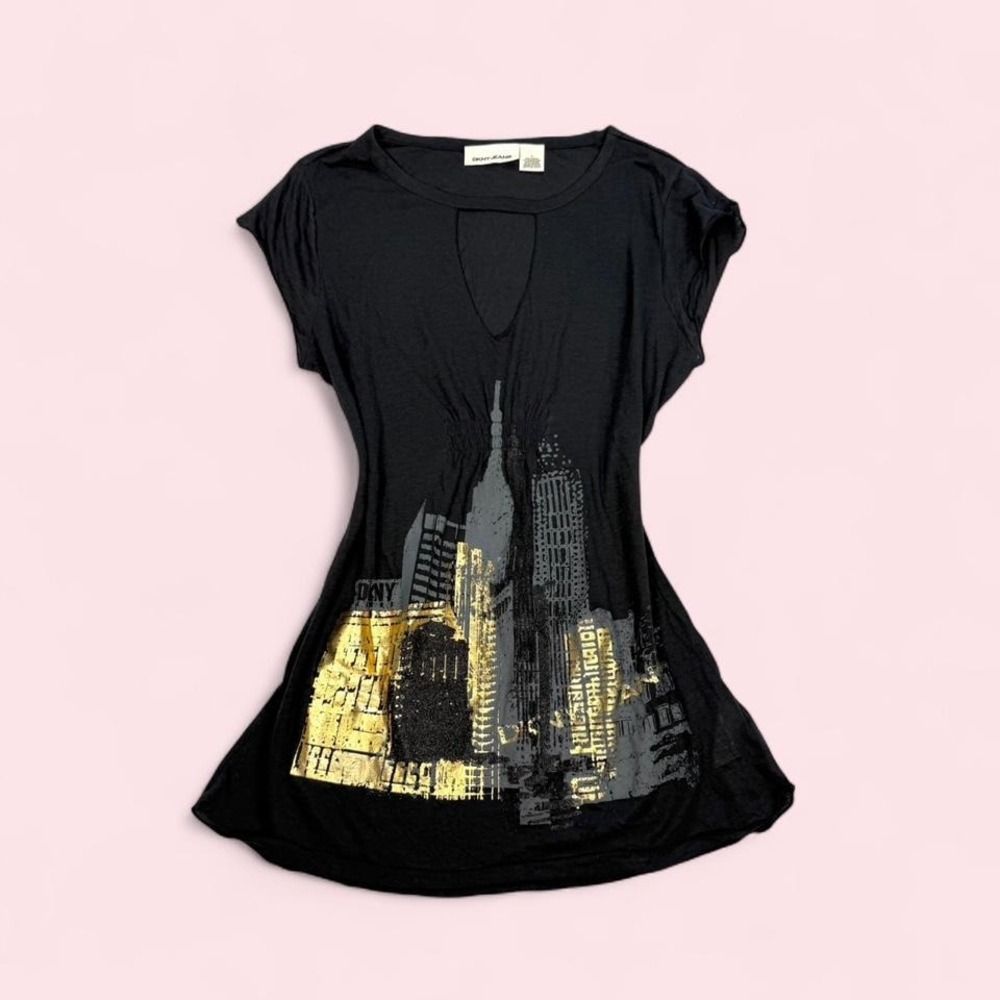Vintage y2k DKNY gold cityscape black short sleeve tee